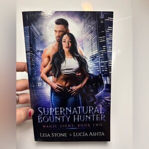 Magic Sight paperback book by Lucia‎ Ashta